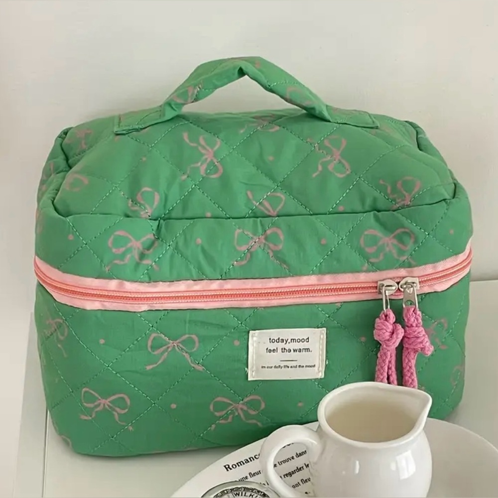 NEW Quilted bow design large cosmetic pouch bag